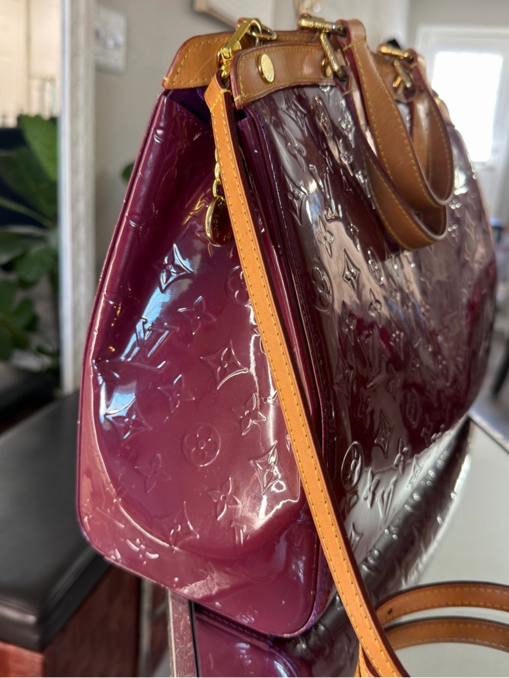 *LIKE NEW* Louis Vuitton Brea GM in Amarante Monogram Vernis Bag - Picture 8 of 17